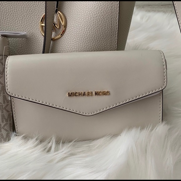 Michael Kors Kimberly 3-in-1 Tote Set - Picture 8 of 8